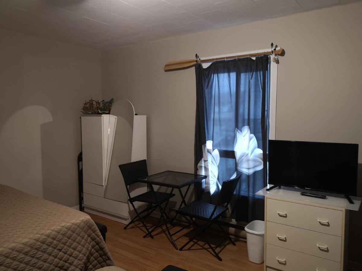Les Soins De Vicky Hotel Lac-Megantic Bagian luar foto