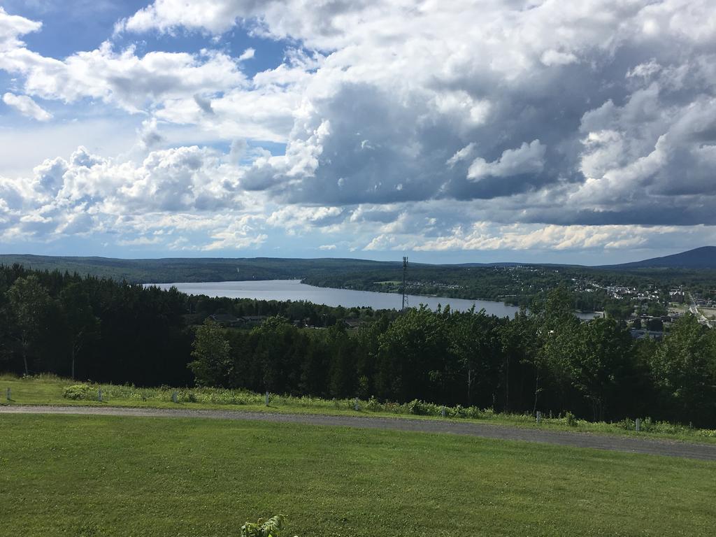 Les Soins De Vicky Hotel Lac-Megantic Bagian luar foto